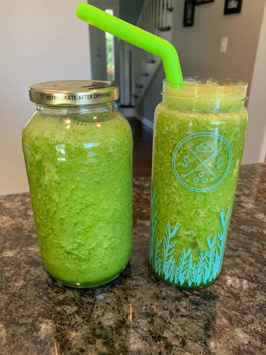 2 green smoothies in jar
