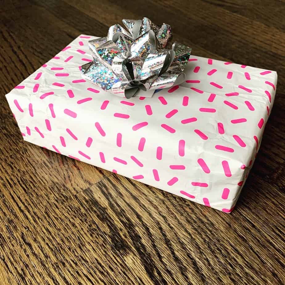 sustainable gift wrapping with packaging