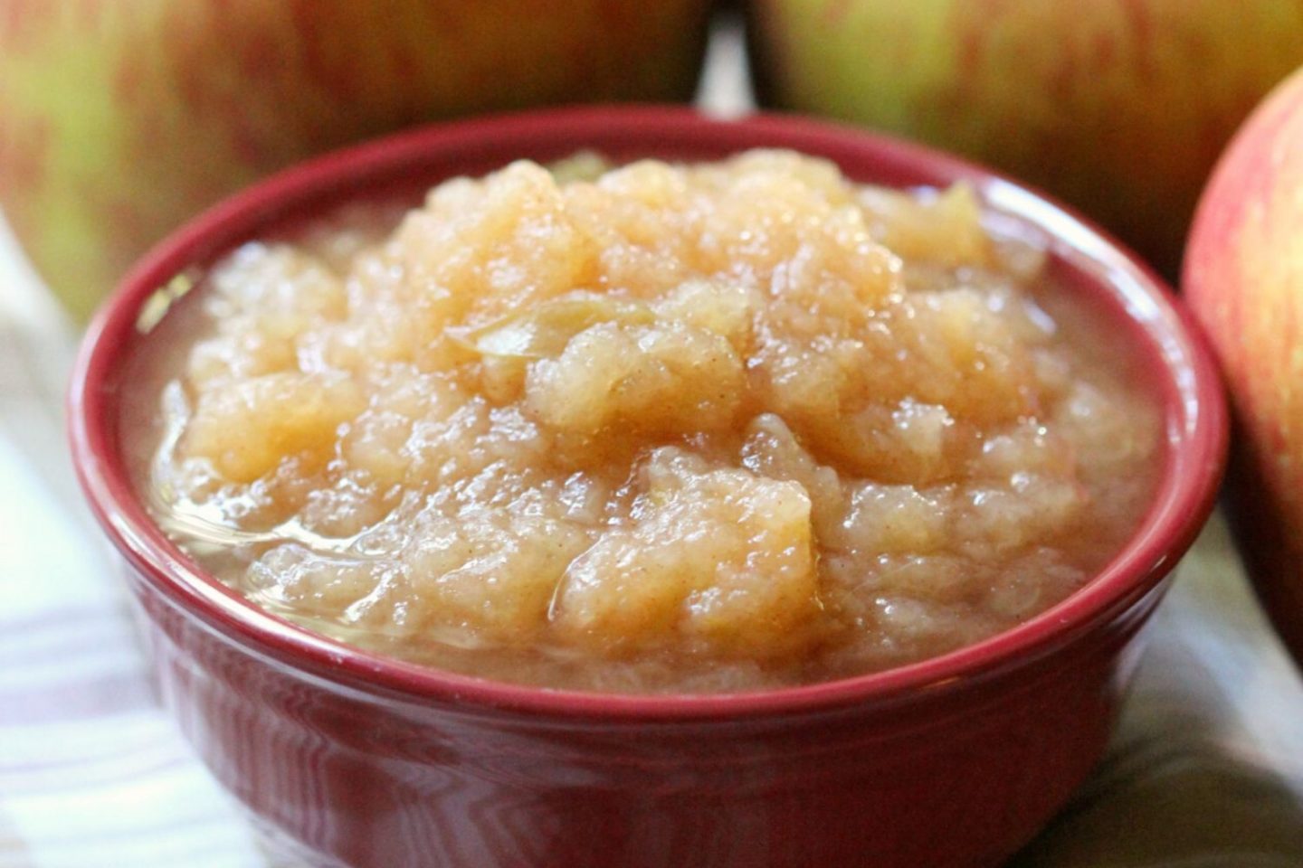 slow cooker homemade applesauce - plastic free snacks